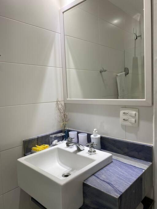 Charmoso Apartamento Na Av. Atlantica, Copacabana ريو دي جانيرو المظهر الخارجي الصورة